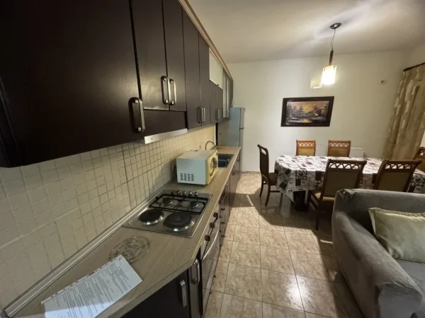 Tirane, jepet me qera apartament 2+1 Kati 3, 120 m² 550 € 