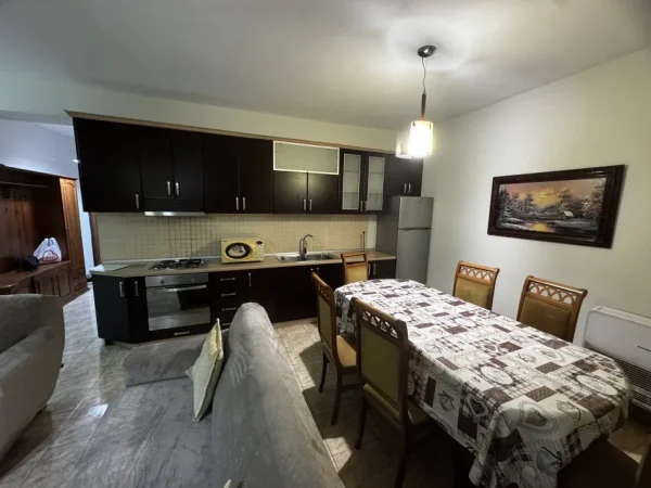 Tirane, jepet me qera apartament 2+1 Kati 3, 120 m² 550 € 