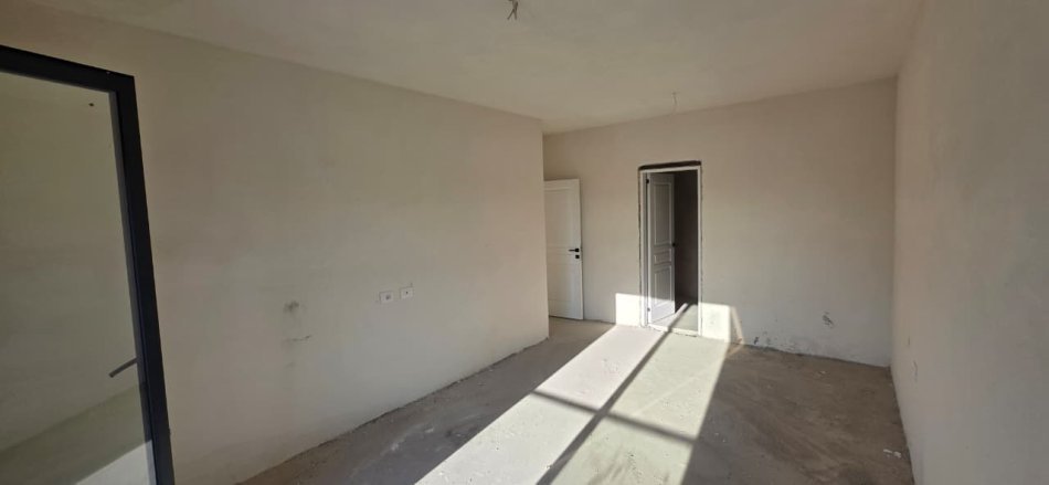 Tirane, jepet me qera zyre Kati 3, 100 m² 700 € (PORCELAN)