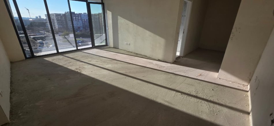 Tirane, jepet me qera zyre Kati 3, 100 m² 700 € (PORCELAN)