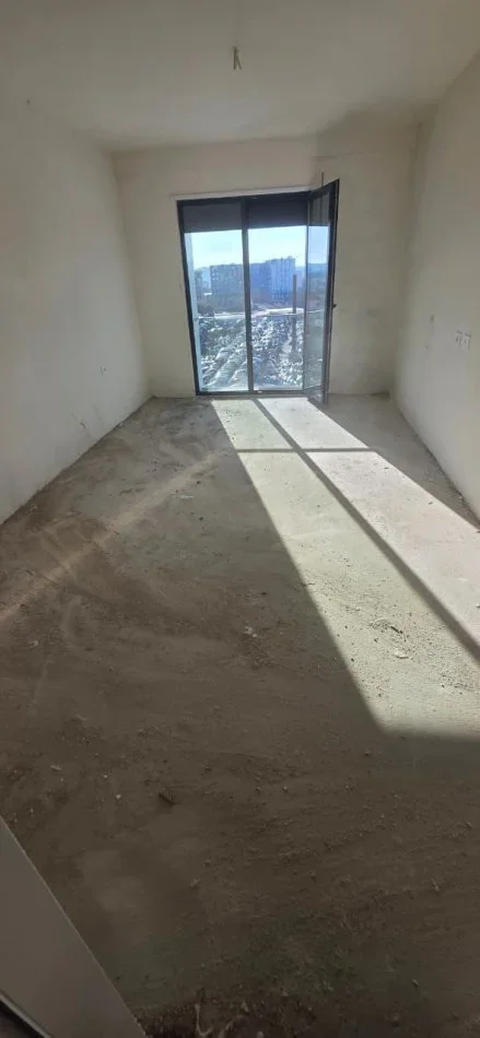 Tirane, jepet me qera zyre Kati 3, 100 m² 700 € (PORCELAN)