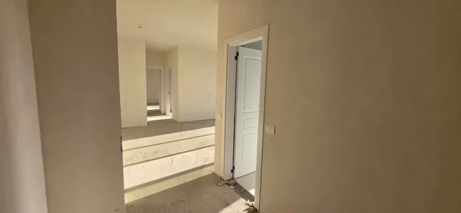 Tirane, jepet me qera zyre Kati 3, 100 m² 700 € (PORCELAN)