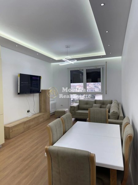 Tirane, jepet me qera apartament 3+1 Kati 7, 140 m² 500 € (Paskuqan)