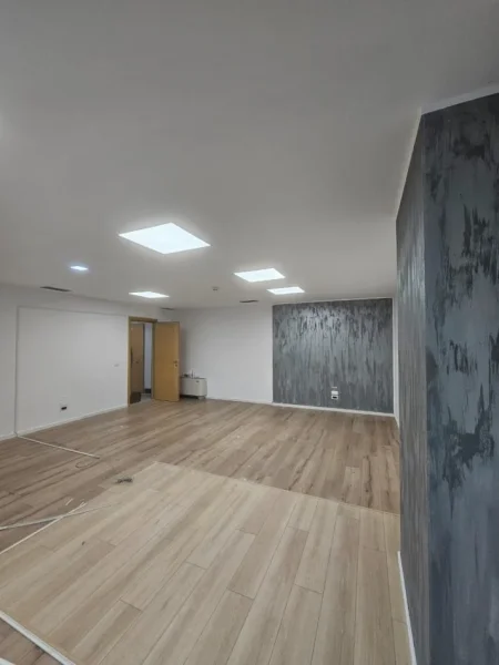 Tirane, jepet me qera ambjent biznesi Kati 12, 49 m² 1.455 € 