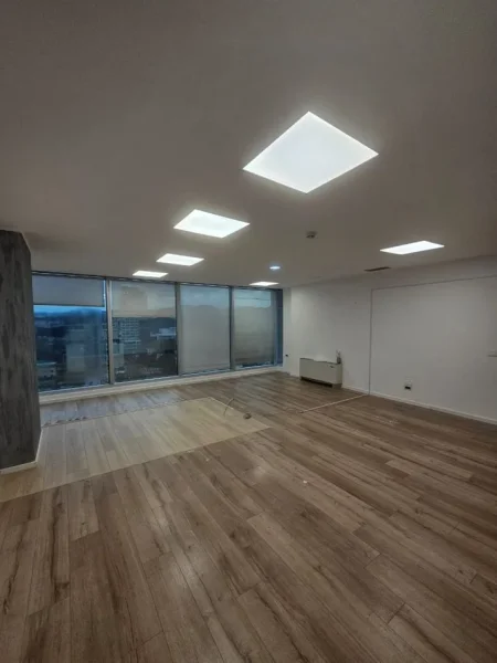 Tirane, jepet me qera ambjent biznesi Kati 12, 49 m² 1.455 € 