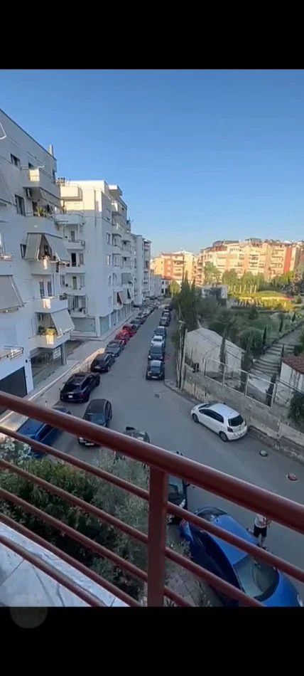 Tirane, jepet me qera apartament 1+1+Ballkon Kati 2, 60 m² 550 € (KODRA E DIELLIT)