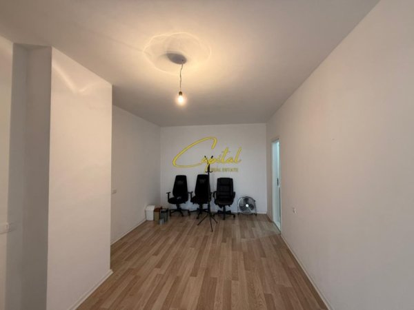 Tirane, jepet me qera zyre Kati 4, 110 m² 500 € (RRUGA E DIBRES)