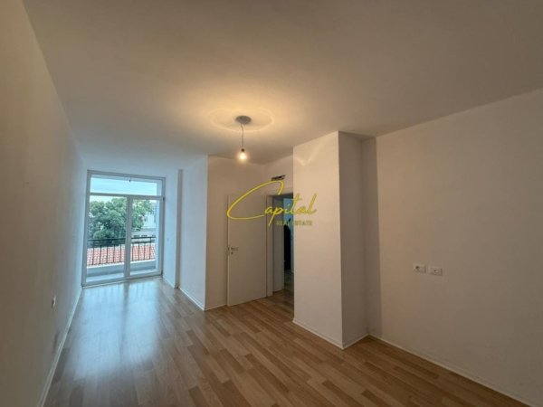 Tirane, jepet me qera zyre Kati 4, 110 m² 500 € (RRUGA E DIBRES)