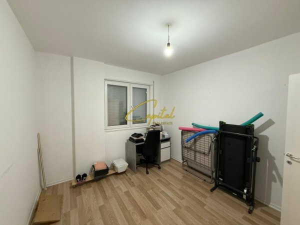 Tirane, jepet me qera zyre Kati 4, 110 m² 500 € (RRUGA E DIBRES)