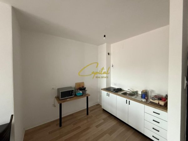Tirane, jepet me qera zyre Kati 4, 110 m² 500 € (RRUGA E DIBRES)