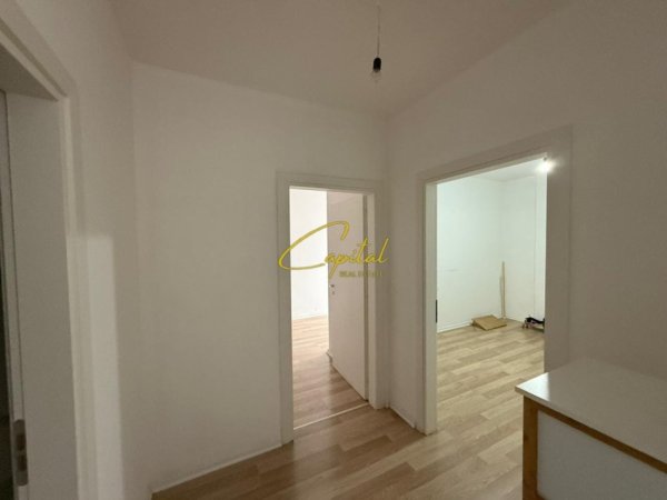 Tirane, jepet me qera zyre Kati 4, 110 m² 500 € (RRUGA E DIBRES)