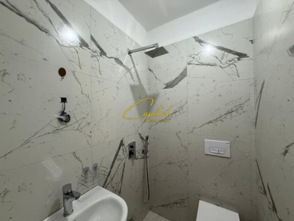 Tirane, jepet me qera zyre Kati 4, 110 m² 500 € (RRUGA E DIBRES)
