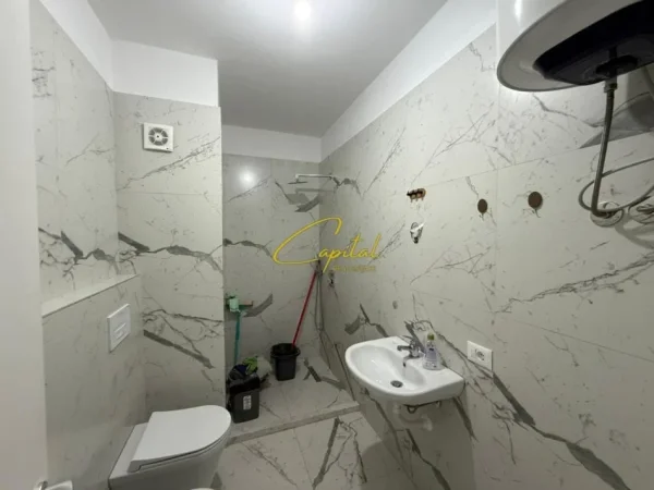 Tirane, jepet me qera zyre Kati 4, 110 m² 500 € (RRUGA E DIBRES)