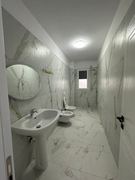 Tirane, jepet me qera apartament 2+1 Kati 7, 112 m² 450 € (PASKUQAN)