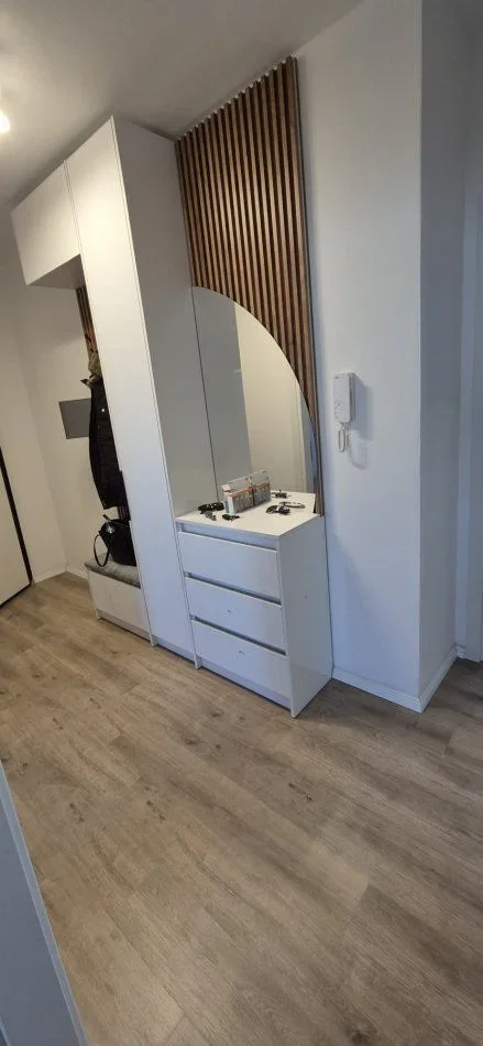 Tirane, jepet me qera apartament 2+1+Ballkon Kati 6, 96 m² 600 € (UNIVERS CITY)