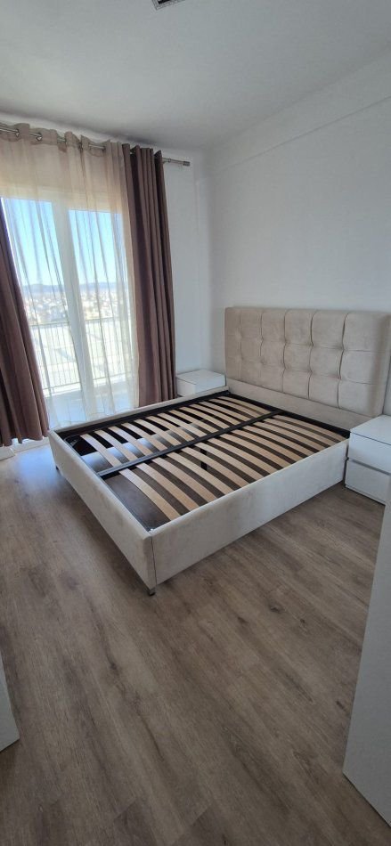 Tirane, jepet me qera apartament 2+1+Ballkon Kati 6, 96 m² 600 € (UNIVERS CITY)