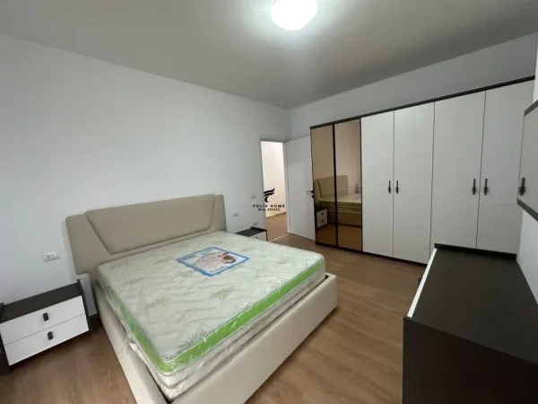Tirane, jepet me qera apartament 3+1+Ballkon Kati 7, 130 m² 500 € (PASKUQAN)