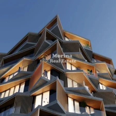 Tirane, jepet me qera ambjent biznesi Kati 5, 83 m² 1.500 € (Liqeni i Thate)