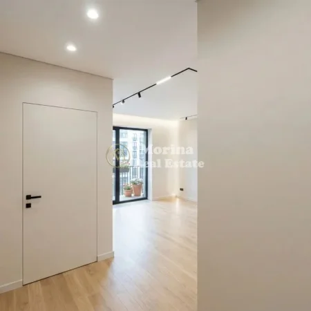 Tirane, jepet me qera ambjent biznesi Kati 5, 83 m² 1.500 € (Liqeni i Thate)