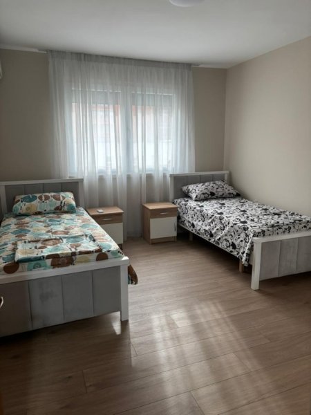 Tirane, jepet me qera apartament 2+1+Ballkon Kati 4, 90 m² 600 € (RRUGA E KAVAJES)