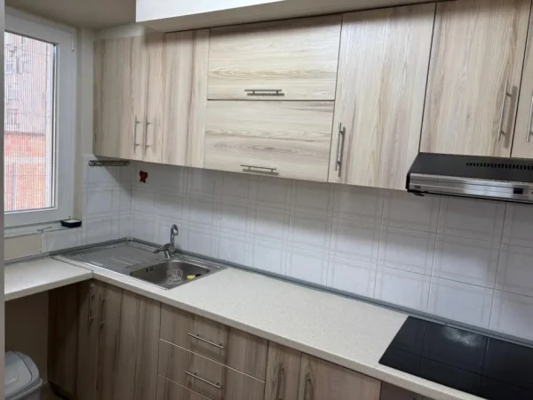 Tirane, jepet me qera apartament 2+1+Aneks Kati 4, 600 € (Rruga Ali Visha)