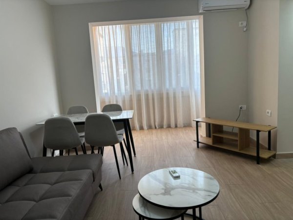 Tirane, jepet me qera apartament 2+1+Aneks , 600 € (Rruga Ali Visha)