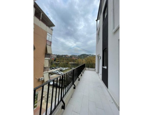 Tirane, jap me qera apartament 2+1+Ballkon Kati 2, 103 m² 1.200 € (Liqeni i Thate)