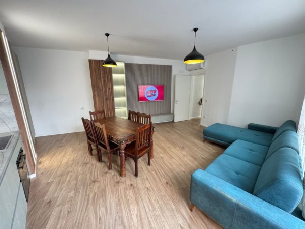 Tirane, jepet me qera apartament 2+1 Kati 4, 100 m² 1.000 € 