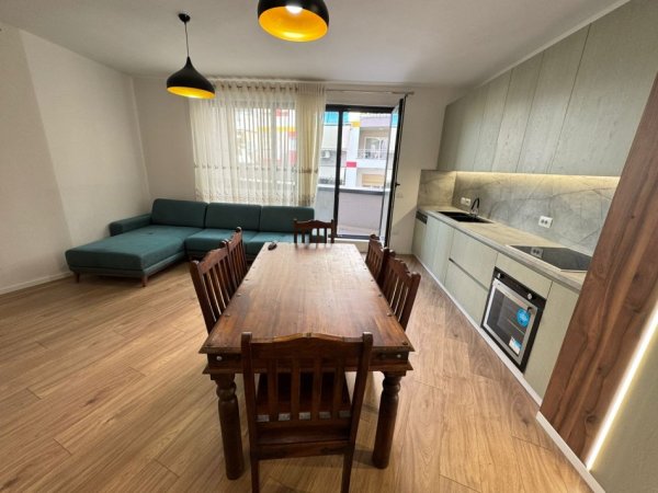 Tirane, jepet me qera apartament 2+1 Kati 4, 100 m² 1.000 € 