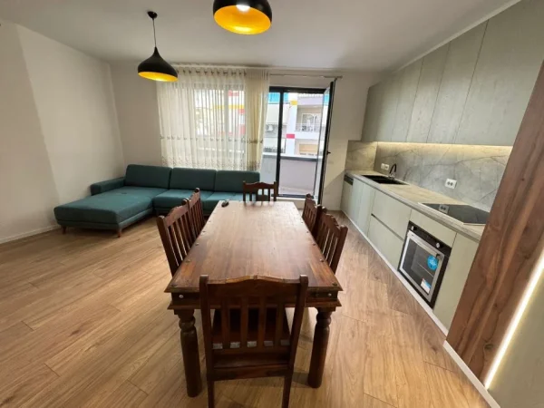 Tirane, jepet me qera apartament 2+1 Kati 4, 100 m² 1.000 € 