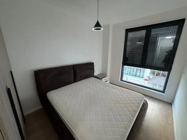 Tirane, jepet me qera apartament 2+1 Kati 4, 100 m² 1.000 € 