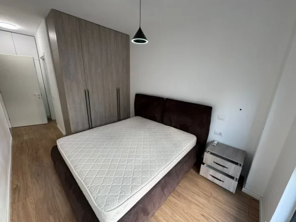 Tirane, jepet me qera apartament 2+1 Kati 4, 100 m² 1.000 € 