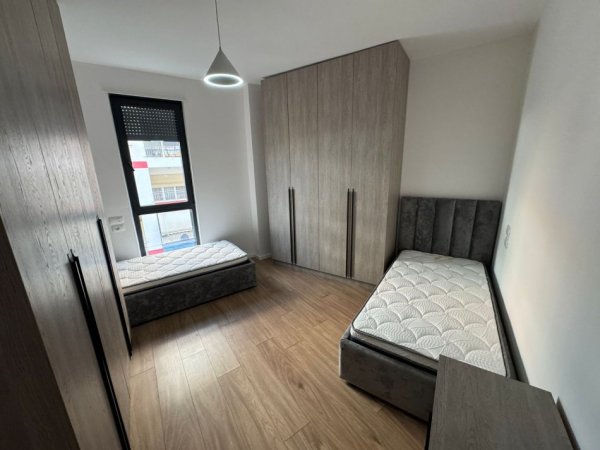 Tirane, jepet me qera apartament 2+1 Kati 4, 100 m² 1.000 € 
