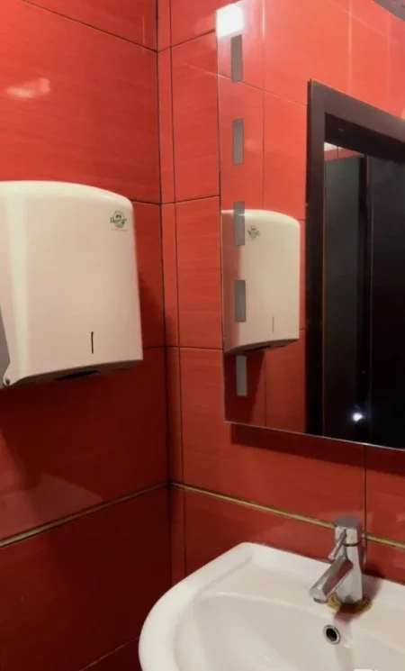 Tirane, jap me qera ambjent biznesi Kati -1, 325 m² 2.500 € (QYTET STUDENTI)