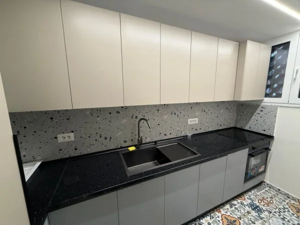 Tirane, jepet me qera apartament 2+1 Kati 3, 80 m² 850 € (RRUGA E KAVAJES)