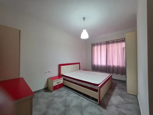 Tirane, jepet me qera apartament 1+1 Kati 3, 70 m² 400 € (Rruga Teodor Keko)