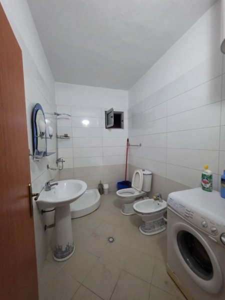 Tirane, jepet me qera apartament 1+1 Kati 3, 70 m² 400 € (Rruga Teodor Keko)