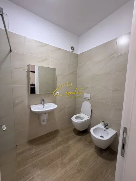 Tirane, jepet me qera apartament 1+1 Kati 5, 66 m² 450 € (YZBERISHT)