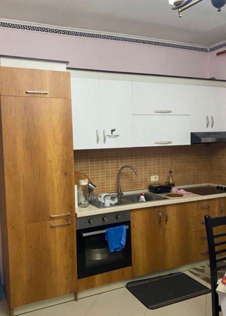 Tirane, jepet me qera apartament 2+1 Kati 4, 79 m² 600 € (KOMUNA E PARISIT)