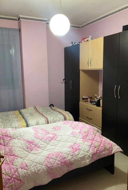 Tirane, jepet me qera apartament 2+1 Kati 4, 79 m² 600 € (KOMUNA E PARISIT)