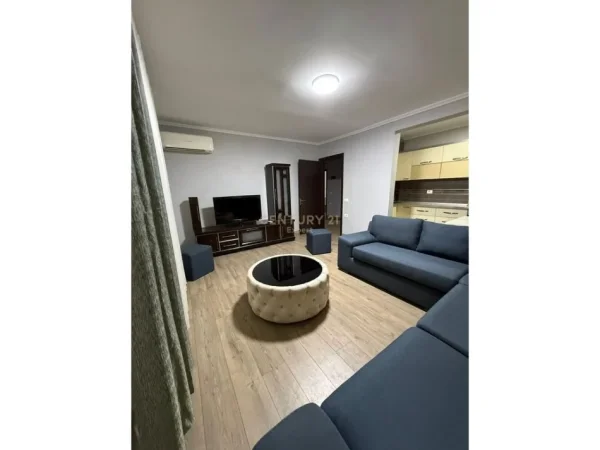 Tirane, jepet me qera apartament 3+1+Aneks+Ballkon Kati 5, 60 m² 450 € 
