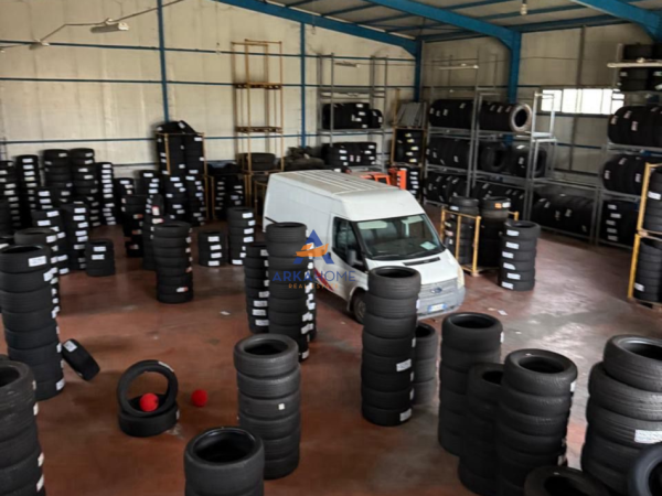 jepet me qera magazine Kati 0, 500 m² 1.500 €