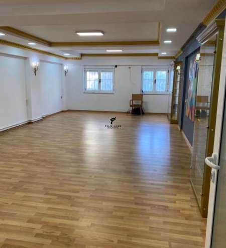 Tirane, jepet me qera dyqan Kati 0, 120 m² 1.400 € (QENDER)