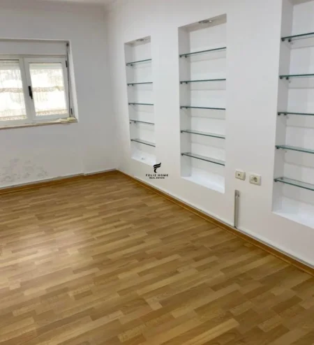 Tirane, jepet me qera dyqan Kati 0, 120 m² 1.400 € (QENDER)