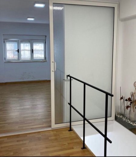 Tirane, jepet me qera dyqan Kati 0, 120 m² 1.400 € (QENDER)