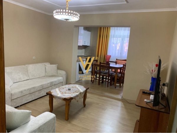 Tirane, jepet me qera apartament 1+1+Ballkon Kati 3, 70 m² 500 € (QSUT)