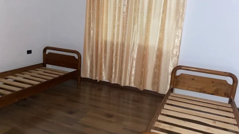 Tirane, jepet me qera apartament 2+1 , 80 m² 450 € 