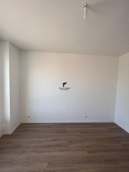 Tirane, jepet me qera zyre Kati 4, 106 m² 800 € (RRUGA E BARRIKADAVE)