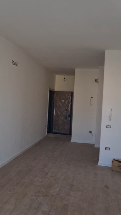 Tirane, jepet me qera zyre Kati 4, 106 m² 800 € (RRUGA E BARRIKADAVE)