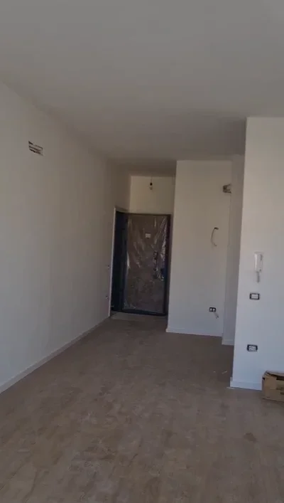 Tirane, jepet me qera zyre Kati 4, 106 m² 800 € (RRUGA E BARRIKADAVE)